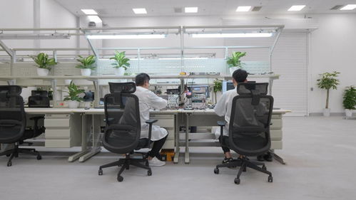 董车日报 特斯拉市值突破万亿美元 北斗系统落地民用 全新奔驰 s 级 amg 曝光