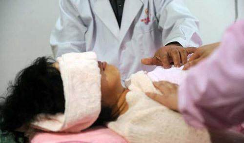 产妇做催乳服务3小时, 离开时被索要25700元